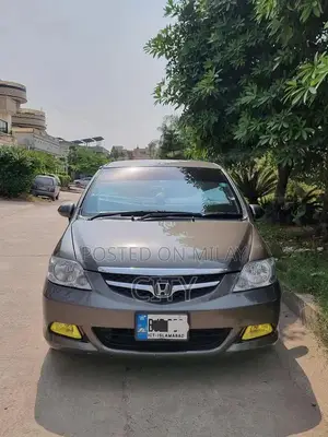 Photo - City 2006 Genuine Engine Sedan with Upgraded Features