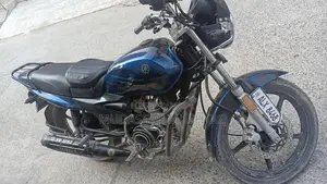 Photo - Yamaha YB125Z DX Motorcycle - Compact Urban Commuter