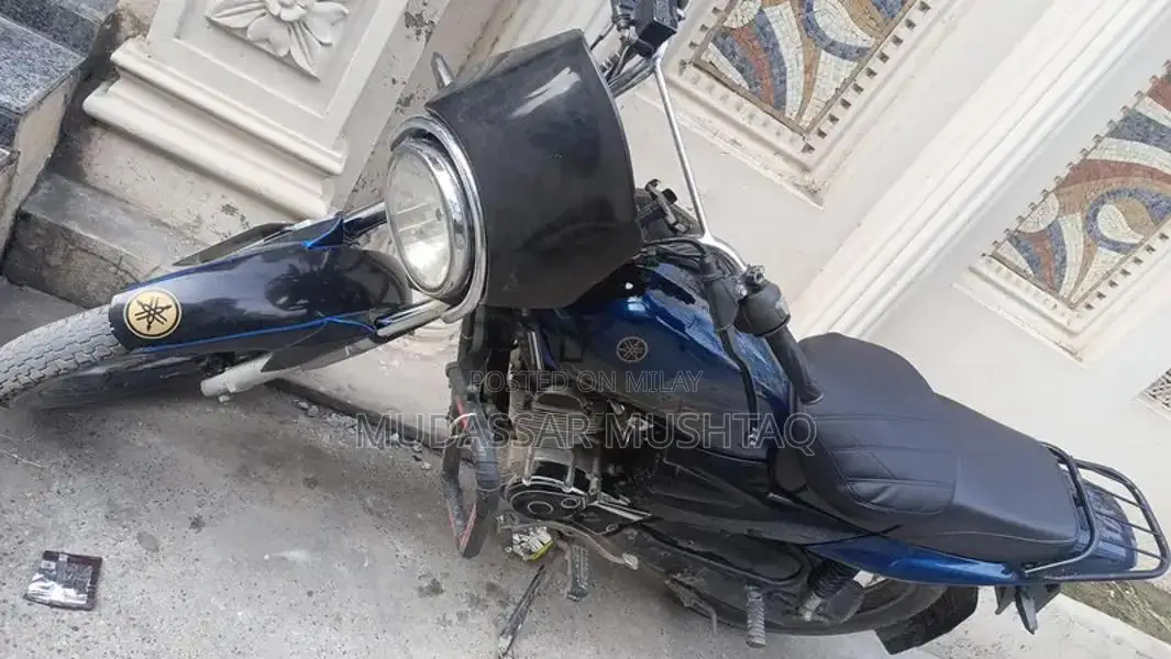 Yamaha YB125Z DX Motorcycle - Compact Urban Commuter