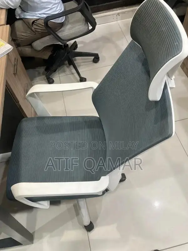 Adjustable Ergonomic Office Chair with Movable Headrest