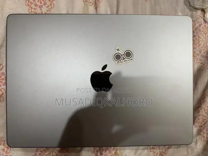 MacBook Pro 14-inch M1 Pro 2021 - Mid-Range Performance Laptop