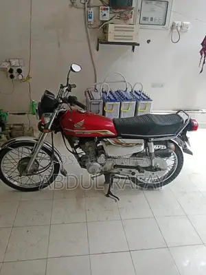 Photo - Honda CG 125 Special Edition Motorcycle - Classic Commuter Bike