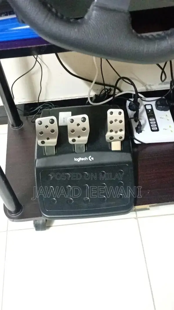 Logitech G29 Racing Wheel for PlayStation and PC Gaming