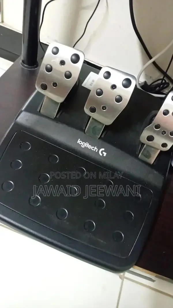 Logitech G29 Racing Wheel for PlayStation and PC Gaming