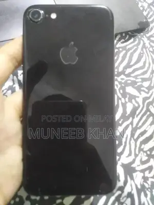 Apple iPhone 7 128GB Smartphone with Minor Fingerprint Issue