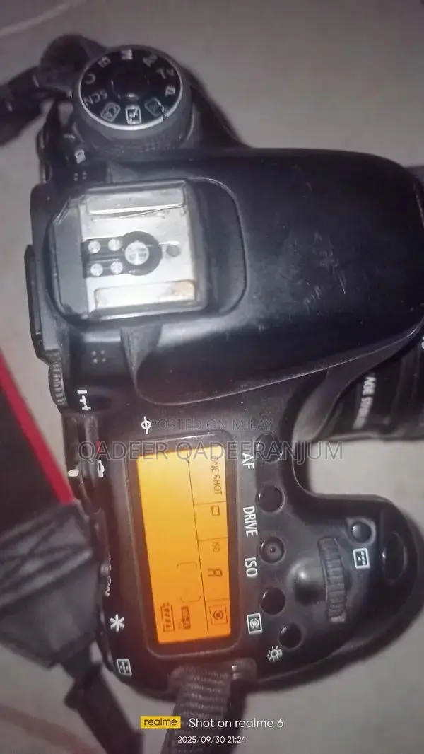 Canon 70D DSLR Camera with 18-135mm Lens