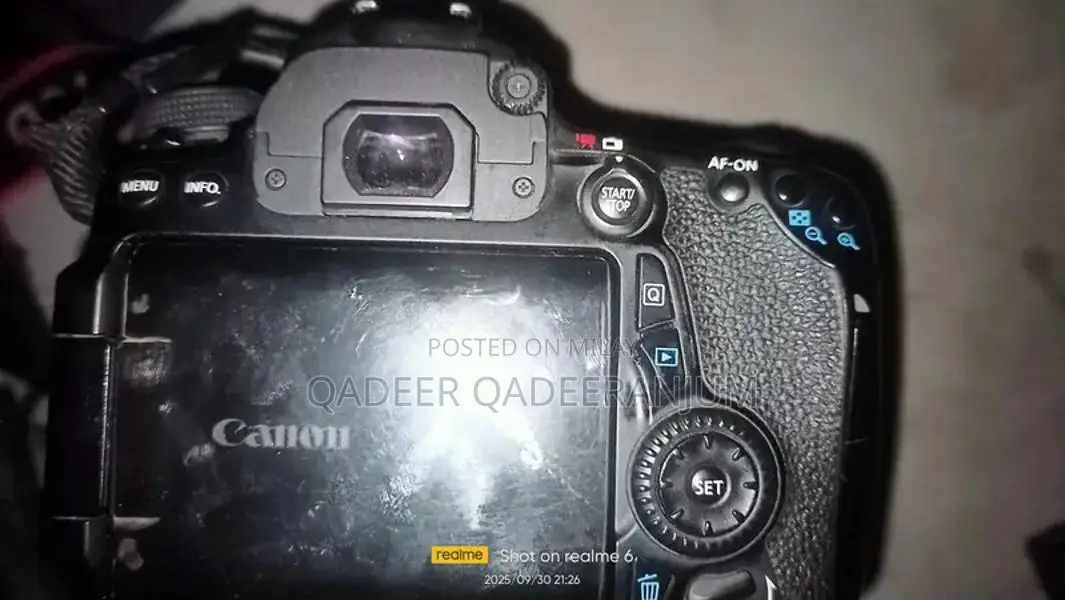 Canon 70D DSLR Camera with 18-135mm Lens