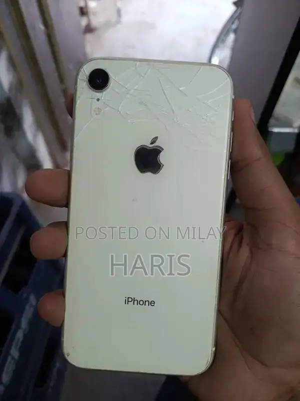 Apple iPhone XR 64GB White Smartphone with Screen Damage