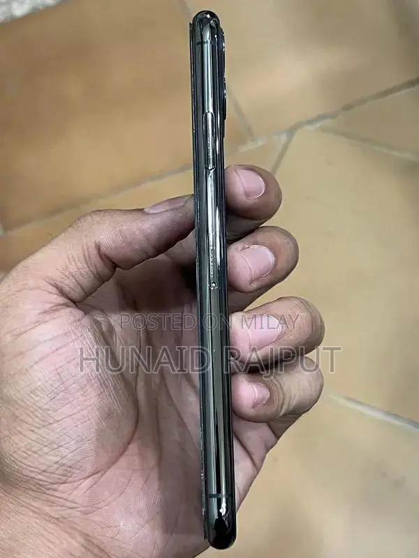 Apple iPhone 11 Pro Max Premium Smartphone