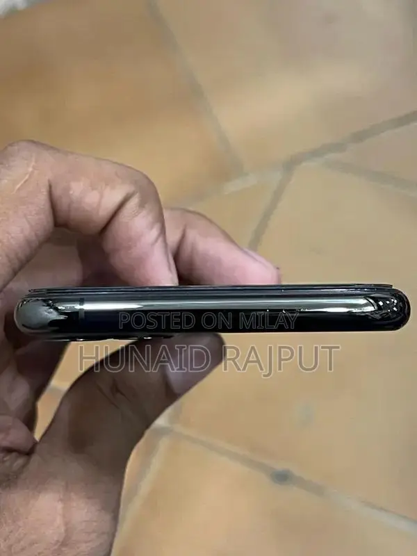 Apple iPhone 11 Pro Max Premium Smartphone
