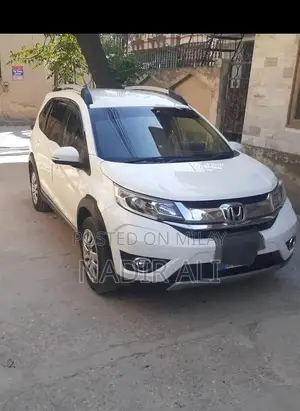 Photo - 2019 Honda BR-V Compact SUV - Low Mileage Family Vehicle