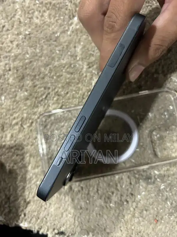 Refurbished Apple Smartphone with High Battery Health