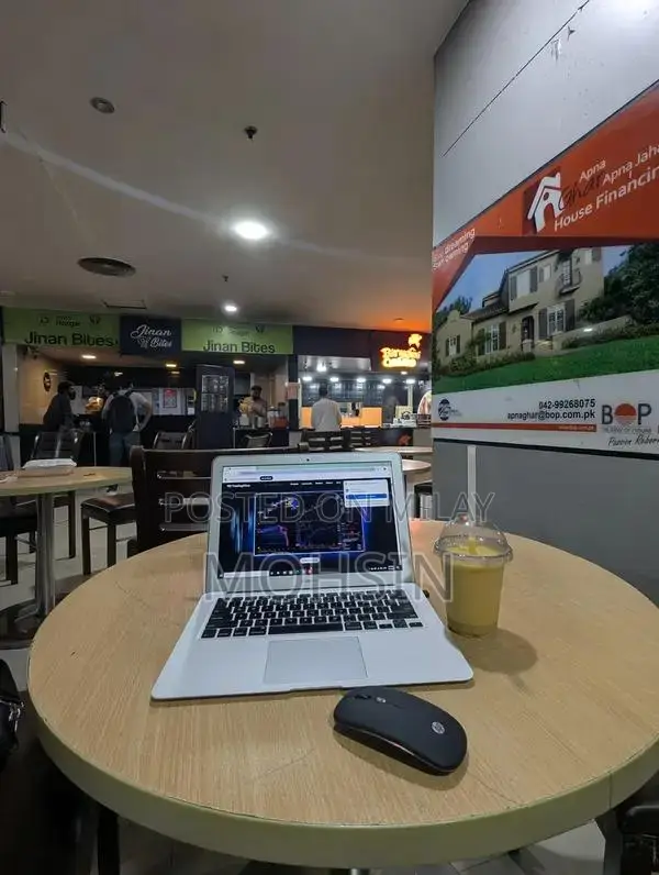 Apple MacBook Air 2015 Laptop with Windows