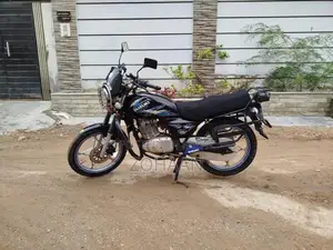 Photo - Suzuki GS 150 SE Motorcycle - 2021 Model Commuter Bike