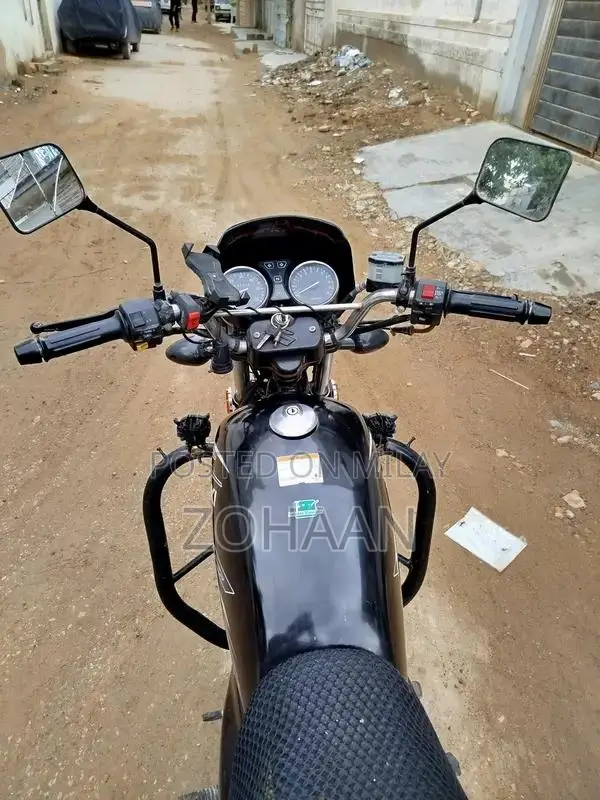 Suzuki GS 150 SE Motorcycle - 2021 Model Commuter Bike