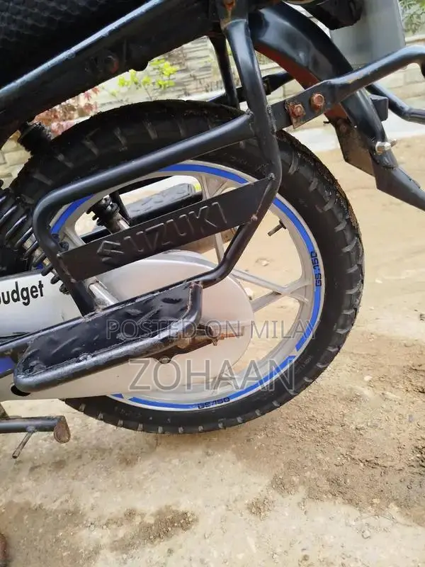 Suzuki GS 150 SE Motorcycle - 2021 Model Commuter Bike