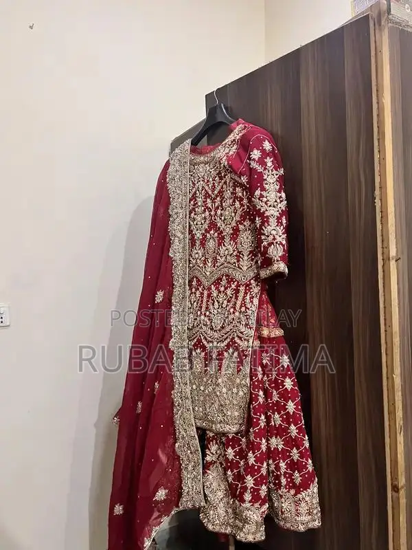 Traditional Lehnga Set with Dupatta and Matching Bag