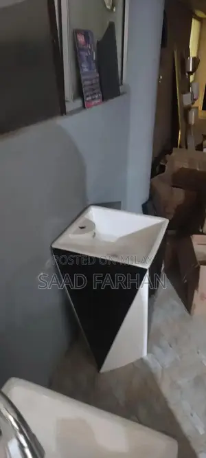 Fine Ceramic Bathroom Basin with Modern Faucet Design