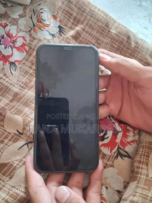 Apple iPhone 11 - Pre-Owned Smartphone with Good Battery