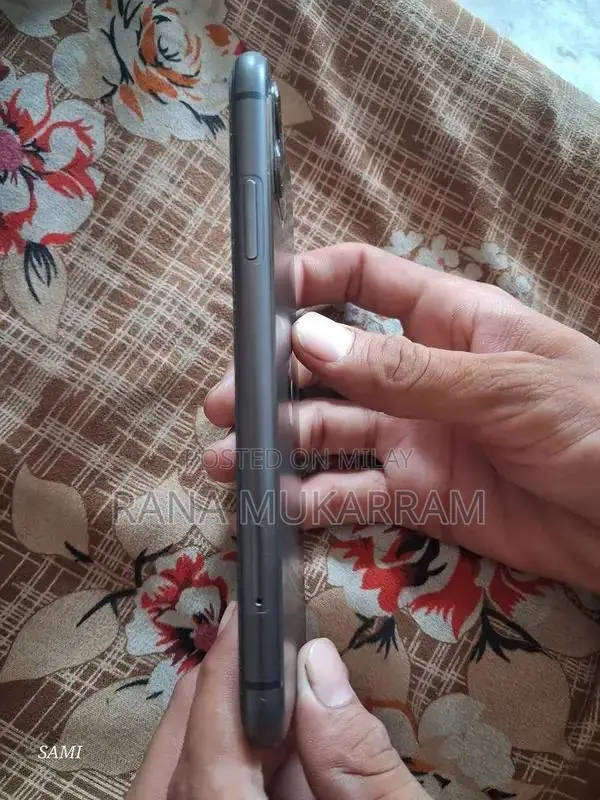 Apple iPhone 11 - Pre-Owned Smartphone with Good Battery