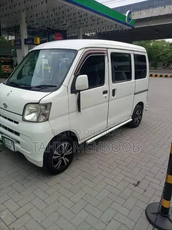 Hijack 11 19 Full Automatic 4x4 SUV with Leather Interior