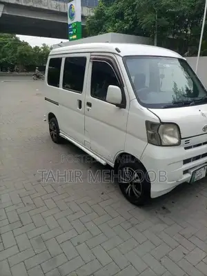 Hijack 11 19 Full Automatic 4x4 SUV with Leather Interior