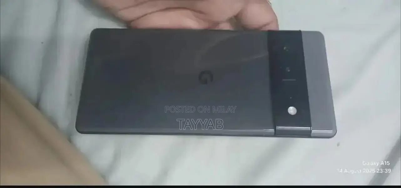 High-Performance Compact Mobile Device with Camera