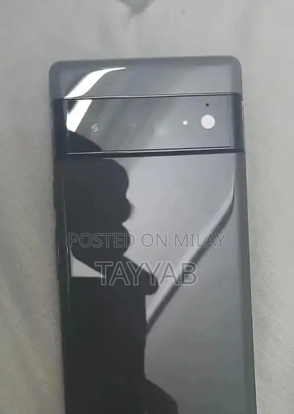 High-Performance Compact Mobile Device with Camera