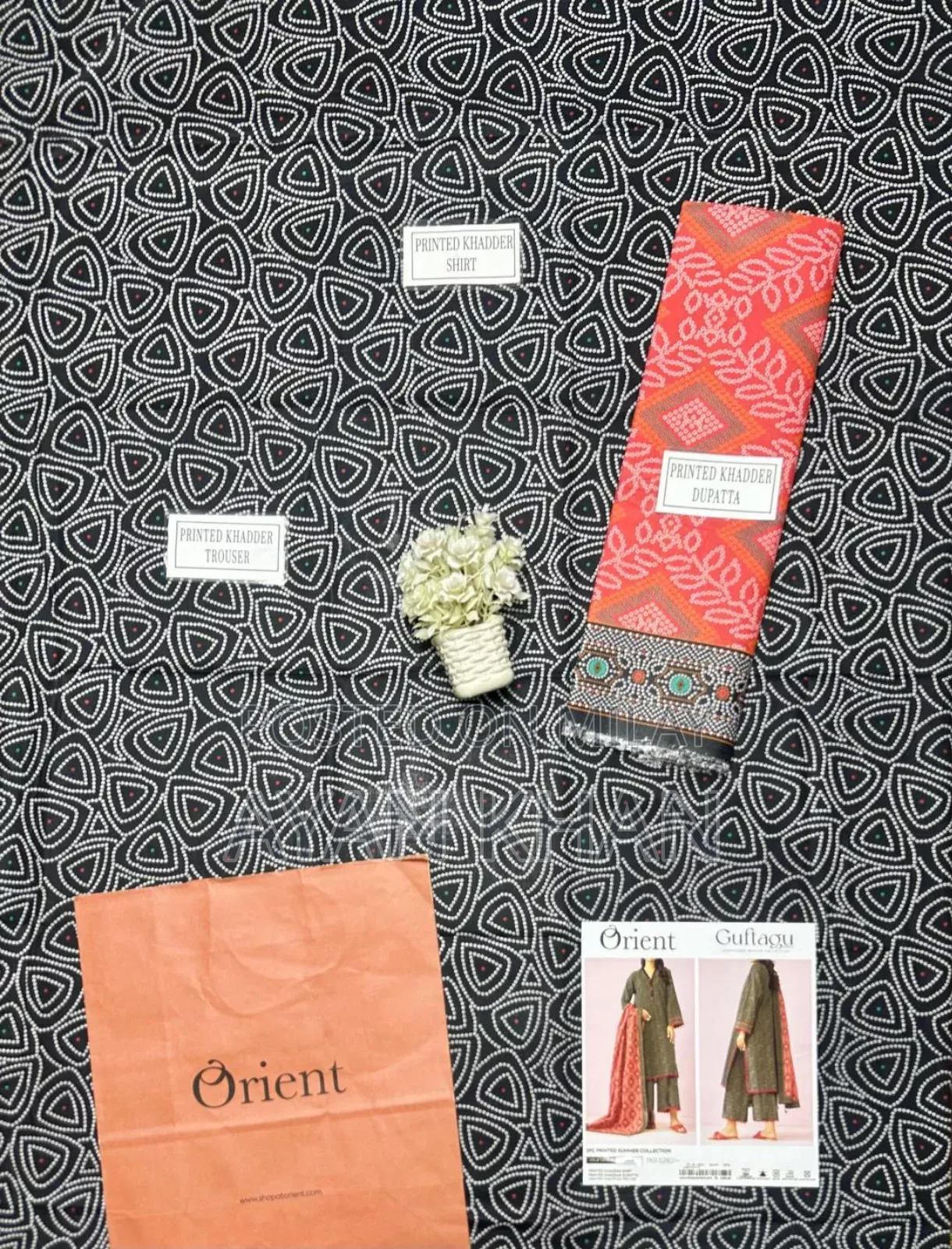 *Product Name*: 3 PCS Women's Unstitched Khaddar Printed Suit