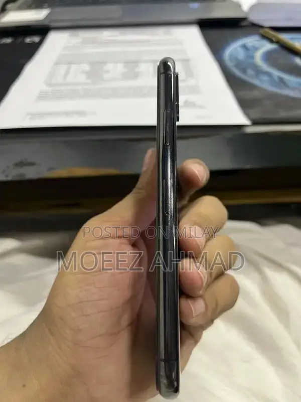 Apple iPhone XS 64GB Black Smartphone