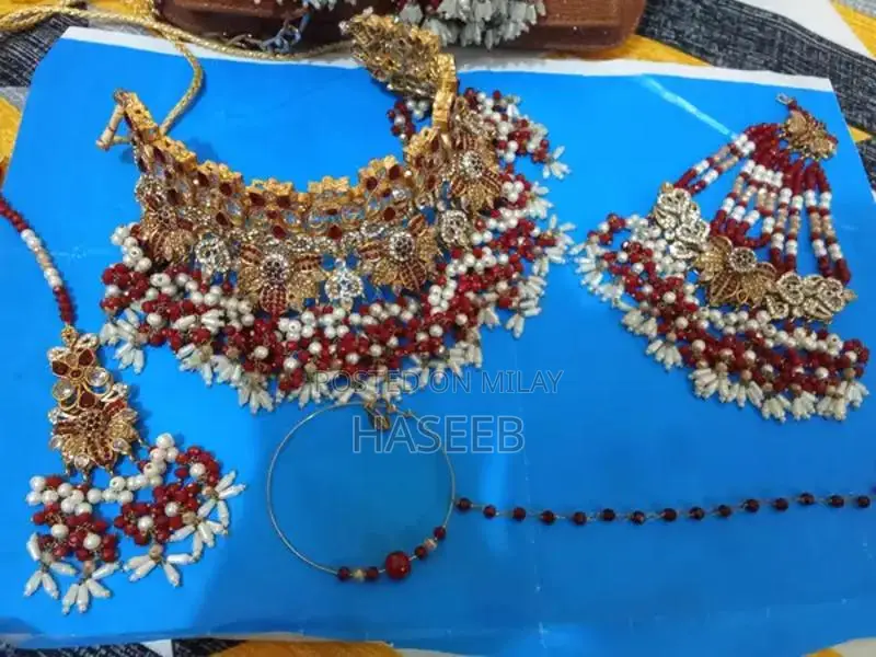 Elegant Bridal Necklace - Unworn Wedding Jewelry Piece