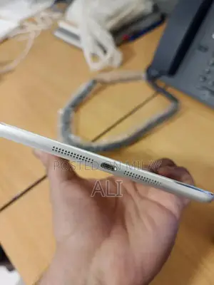 Apple iPad Mini 2 Tablet with Screen Issue