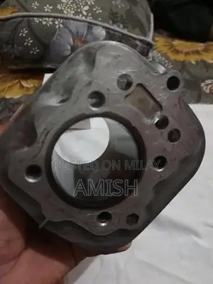 Photo - Honda 125cc Motorcycle Cylinder and Piston Kit