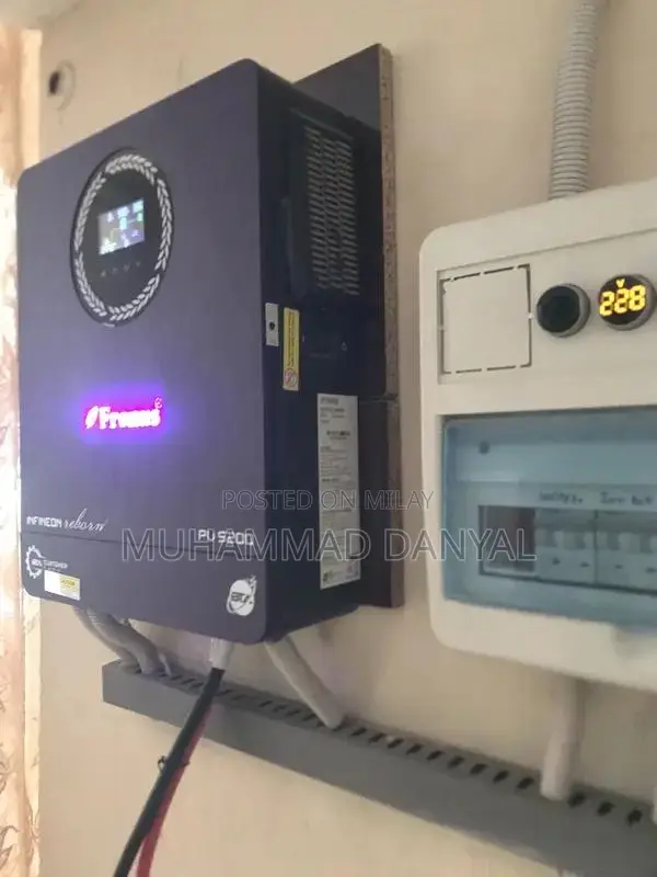 Fronus PV5200 4.2kW Solar Inverter with Phoenix Batteries