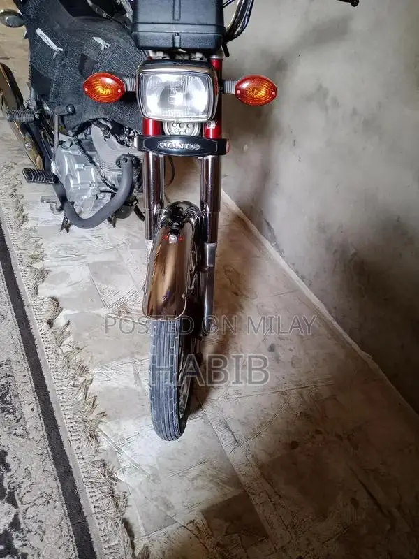 Honda CG125 Motorcycle - 2022 Model Low Mileage