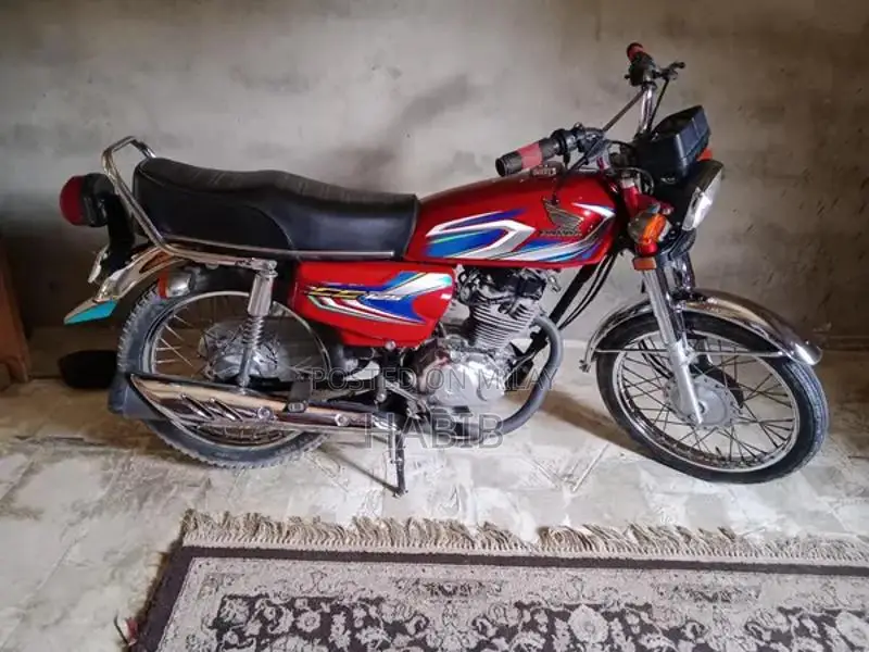 Honda CG125 Motorcycle - 2022 Model Low Mileage