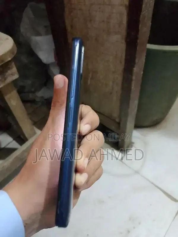 Budget-Friendly Smartphone with Dual Camera and Compact Design