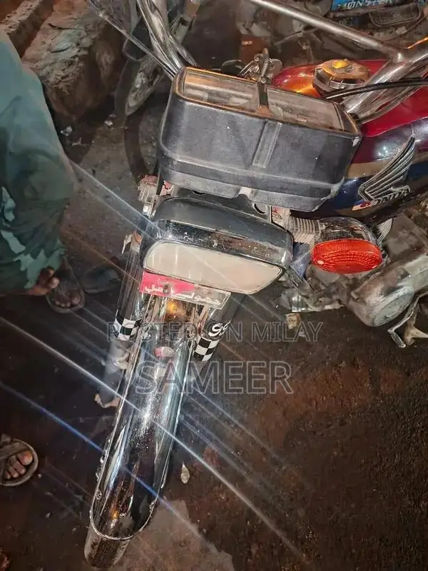 Honda 125cc Classic Motorcycle - 2001 Model