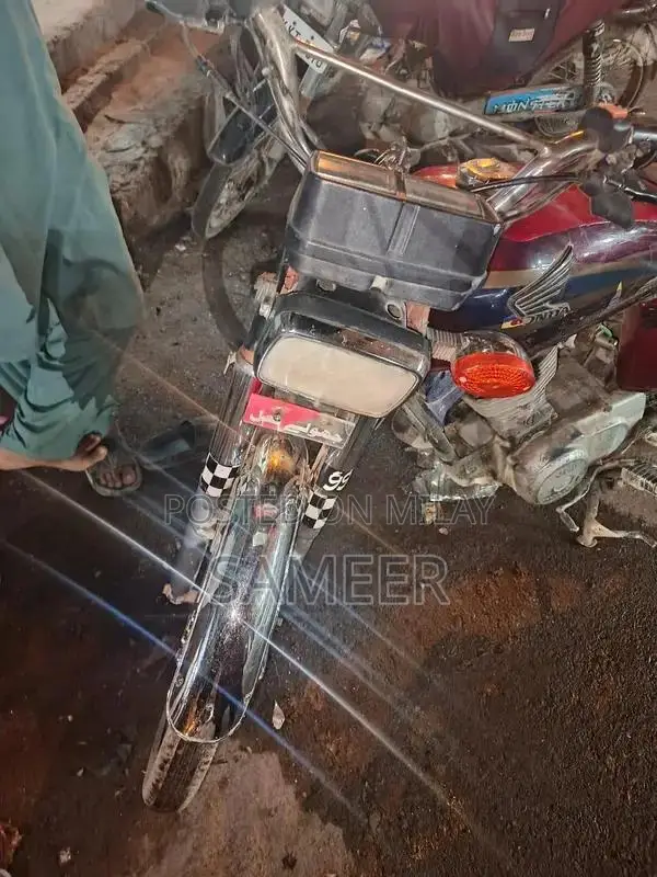 Honda 125cc Classic Motorcycle - 2001 Model