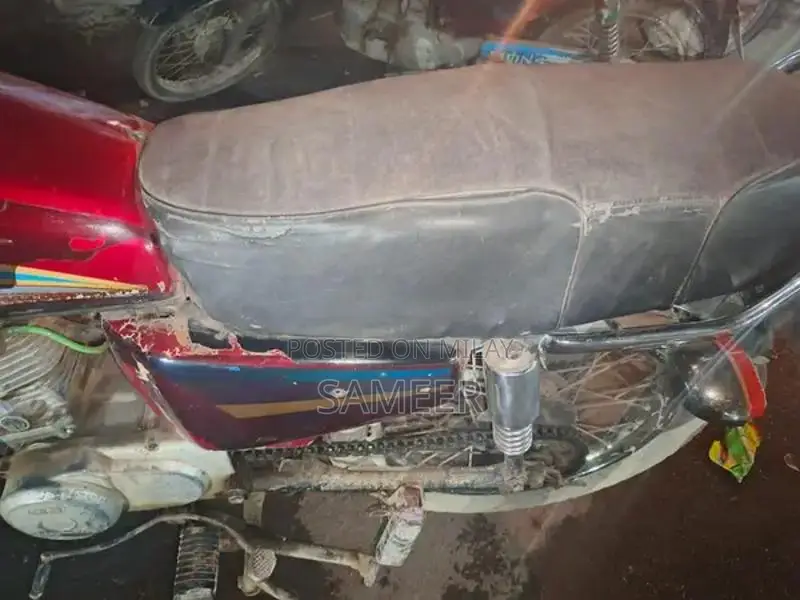 Honda 125cc Classic Motorcycle - 2001 Model