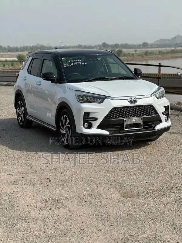 Toyota Raize Z 4WD Compact SUV - Dual Tone Crossover