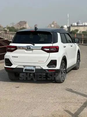 Toyota Raize Z 4WD Compact SUV - Dual Tone Crossover