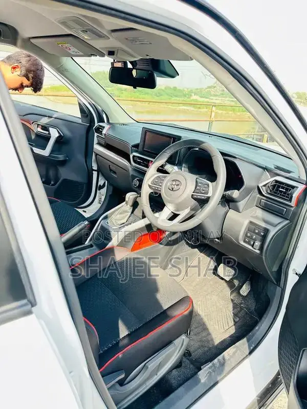 Toyota Raize Z 4WD Compact SUV - Dual Tone Crossover