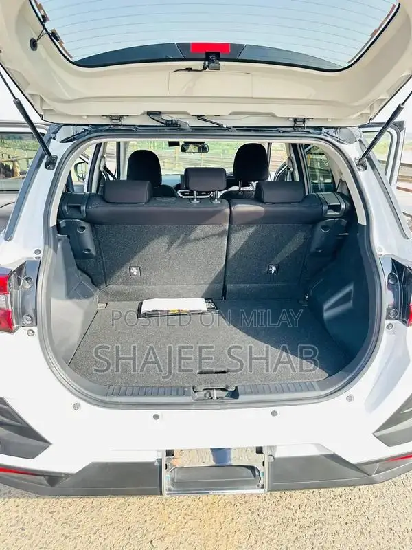 Toyota Raize Z 4WD Compact SUV - Dual Tone Crossover