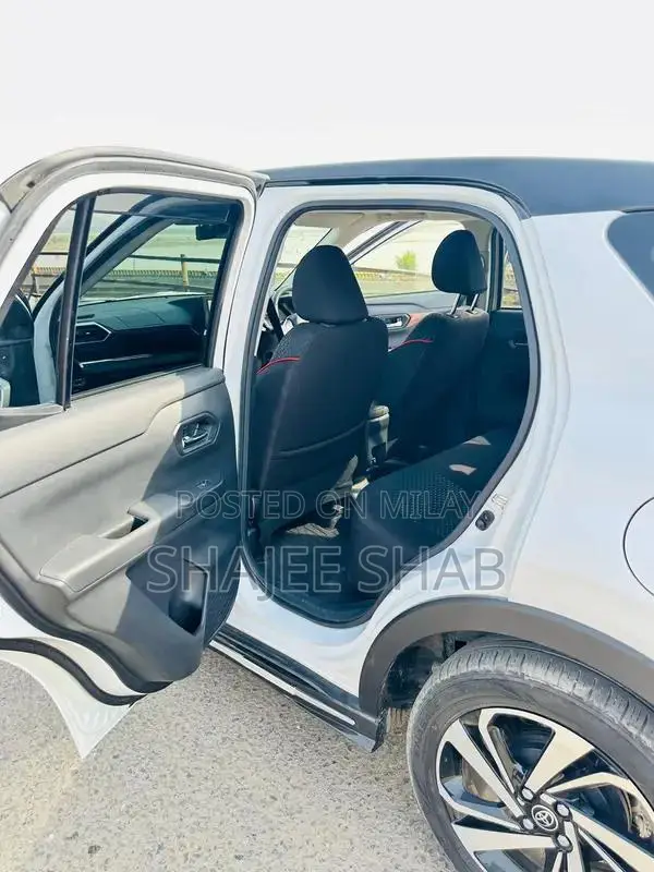 Toyota Raize Z 4WD Compact SUV - Dual Tone Crossover