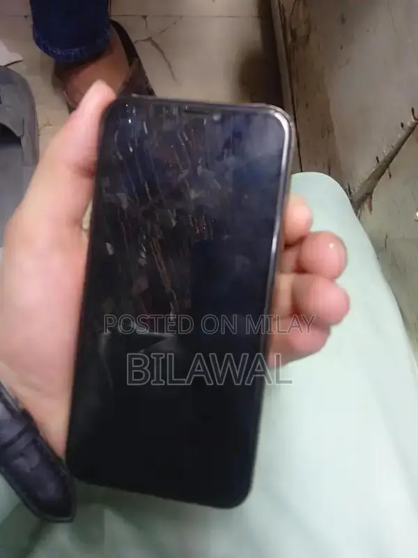 Apple iPhone XS 64GB Smartphone