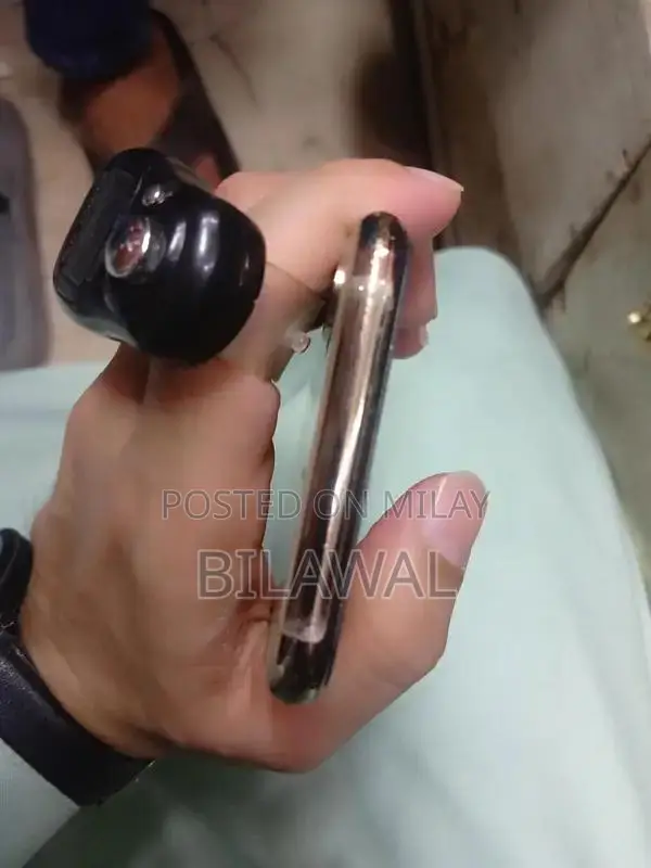 Apple iPhone XS 64GB Smartphone