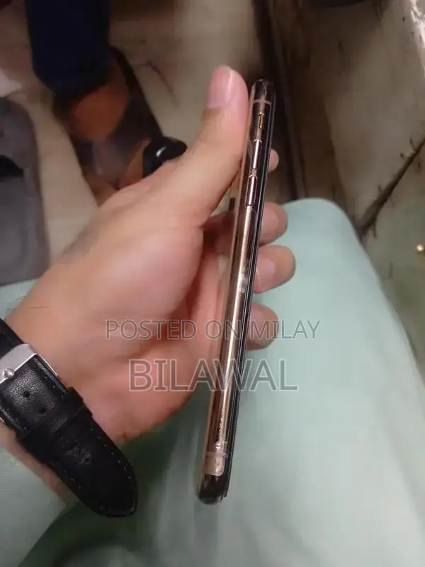 Apple iPhone XS 64GB Smartphone