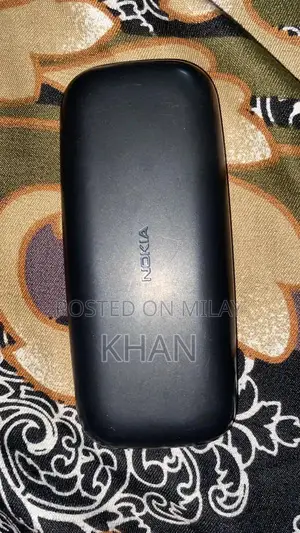 Compact 4G Feature Phone with Basic Functionality