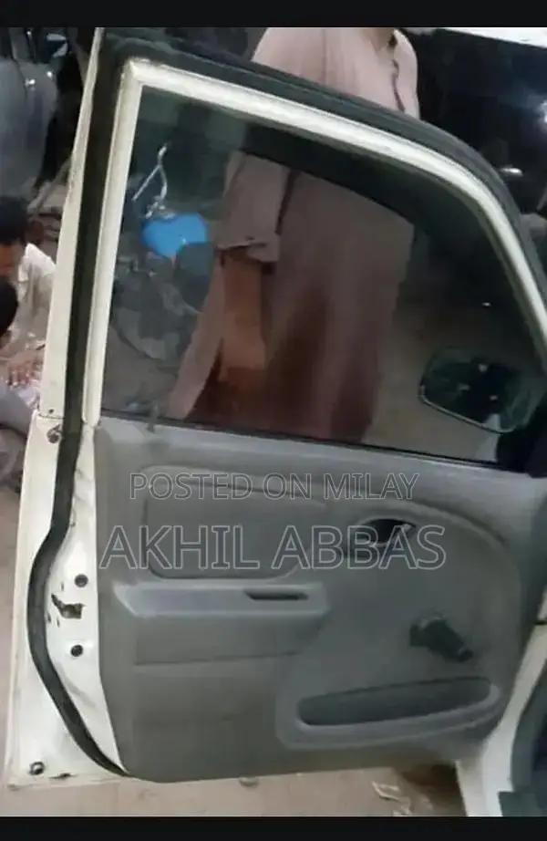 Argent White 660cc Engine Sedan with Power Steering